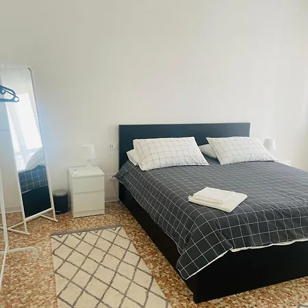 Lakeview Escape Apartment *